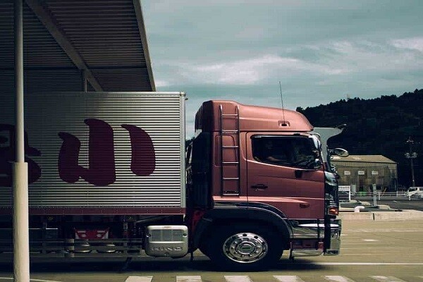 How Logistics Companies Help You Improve Order Fulfillment